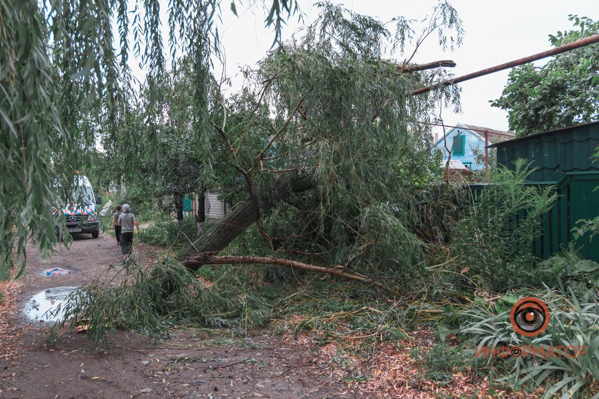 Также подоспели коммунальщики