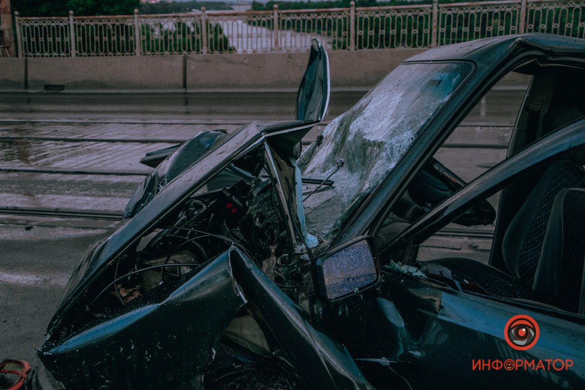 В четверг, 29 июля, на Амурском мосту столкнулись Audi и Mercedes В четверг, 29 июля, на Амурском мосту столкнулись Audi и Mercedes