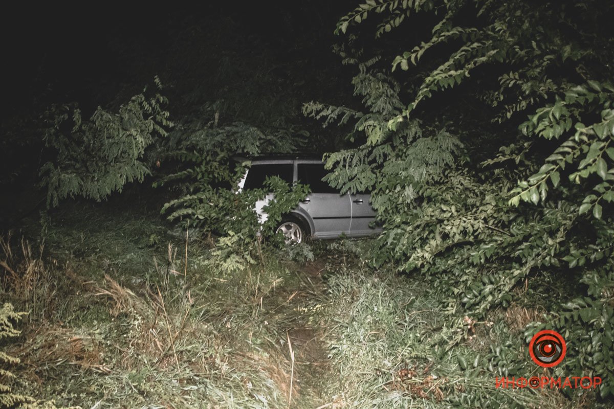 Volkswagen слетел с дороги