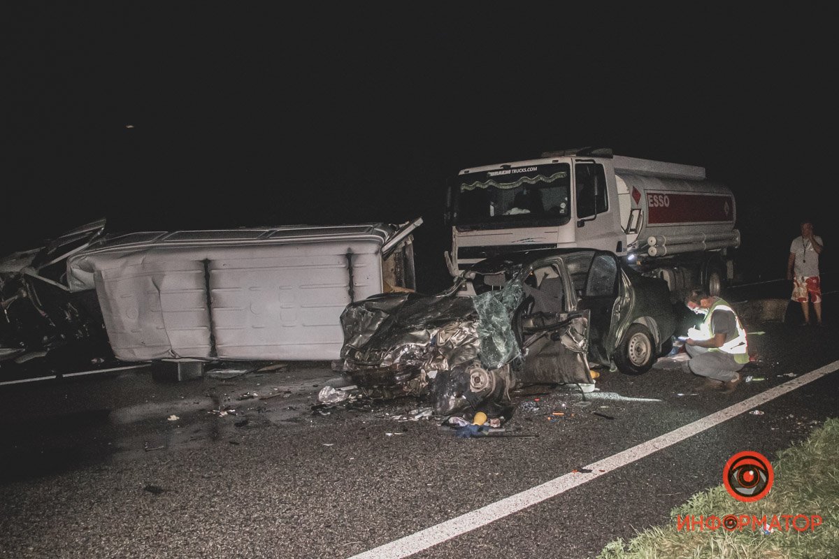 Sprinter и Volkswagen вылетели на встречную полосу