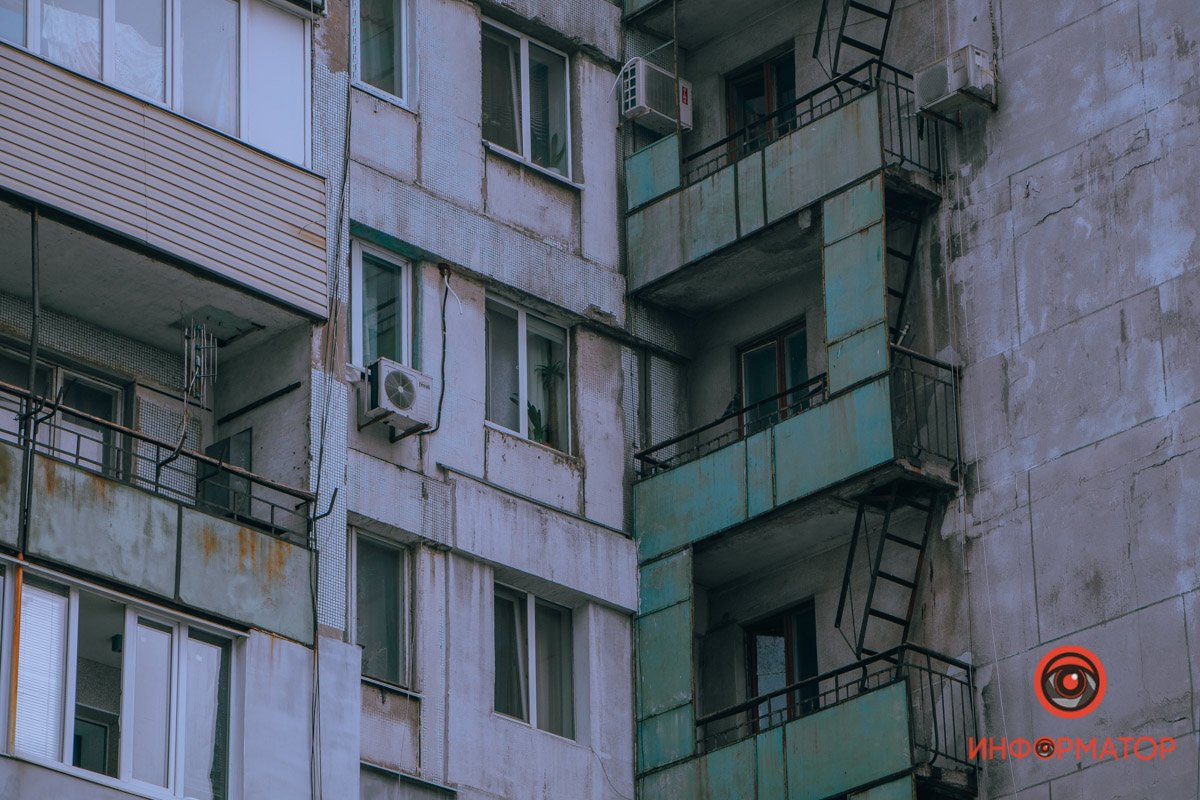 Балкончики серых многоэтажек Балкончики серых многоэтажек