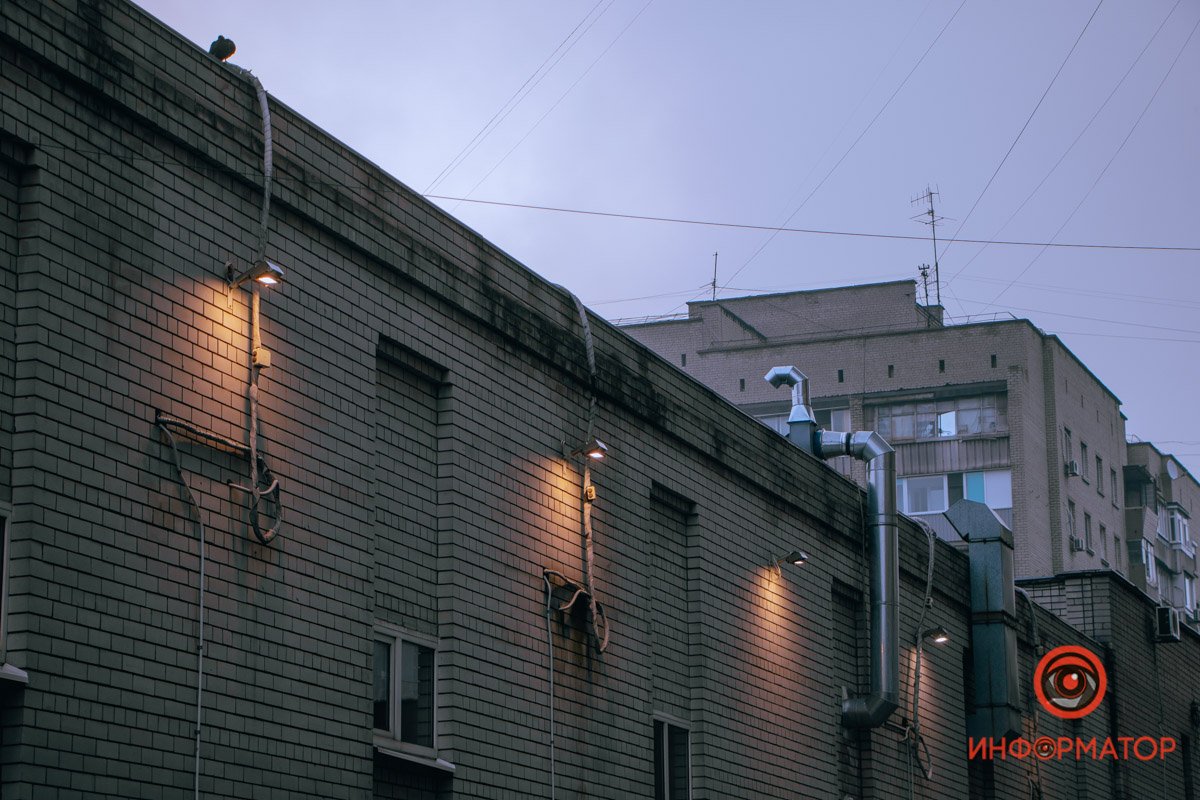 Еще не успели отключить фонари Еще не успели отключить фонари