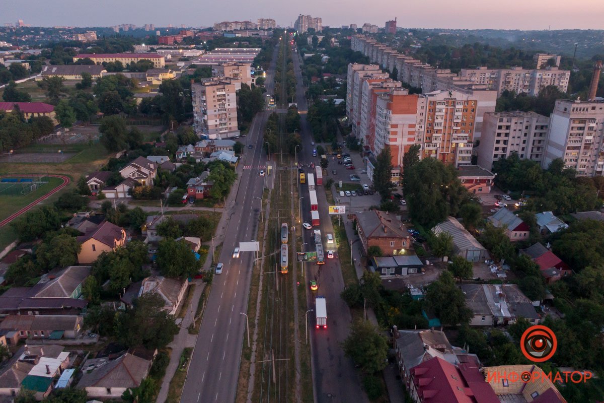 В Днепре на Рабочей десятки людей перекрыли проезжую часть: в чем причина 4