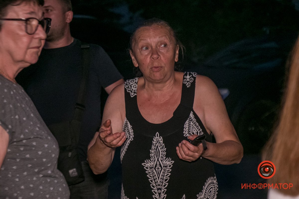 В Днепре на Рабочей десятки людей перекрыли проезжую часть: в чем причина 8