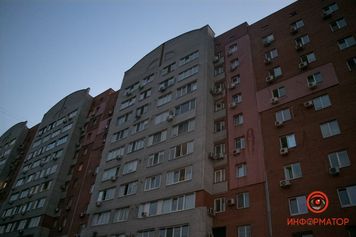 В Днепре на Рабочей десятки людей перекрыли проезжую часть: в чем причина 10