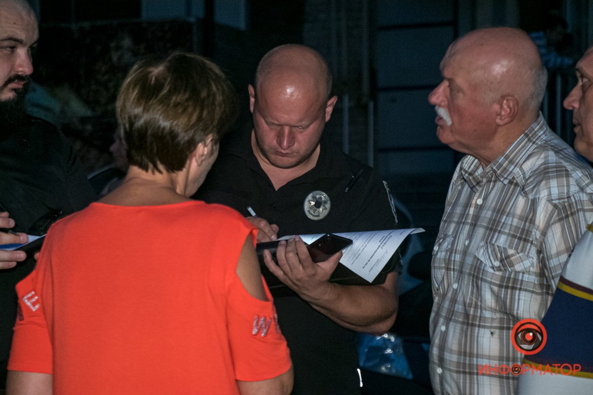 В Днепре на Рабочей десятки людей перекрыли проезжую часть: в чем причина 12