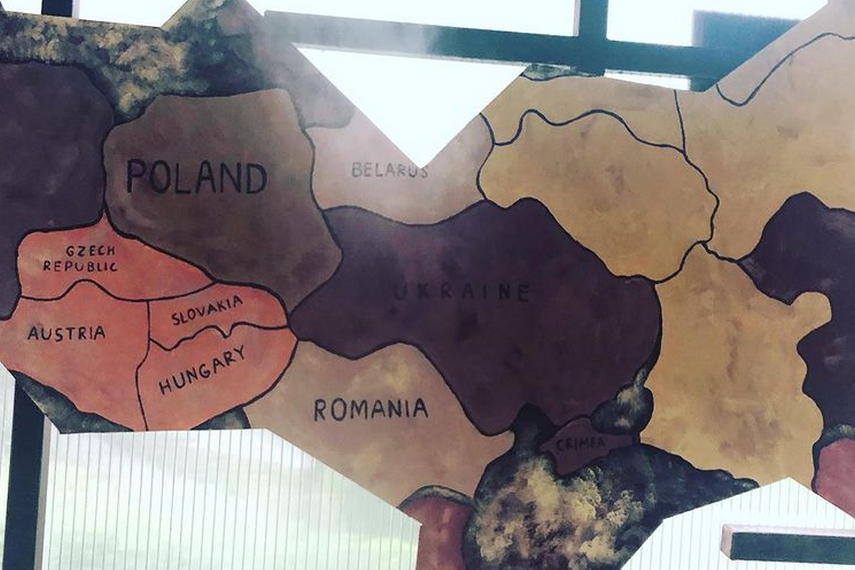 В кафе Каменского повесили карту, где Крым обозначен частью России: комментарий заведения 1