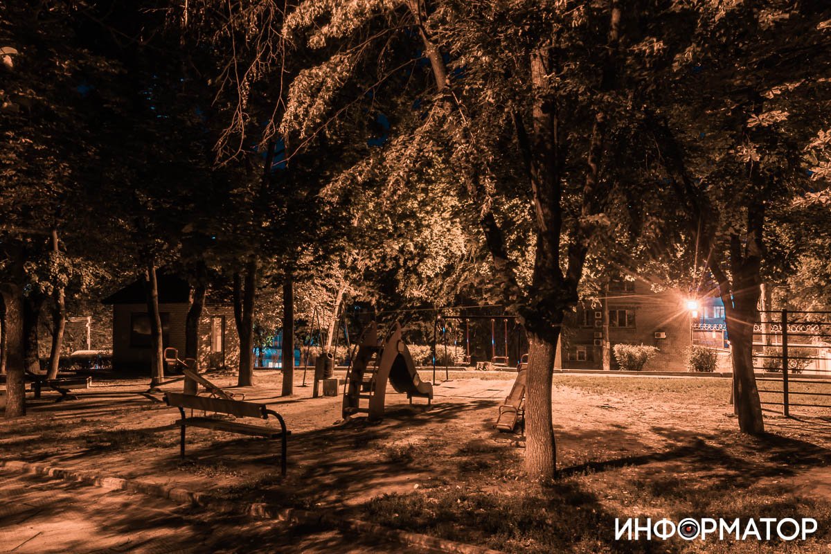 На детской площадке никого