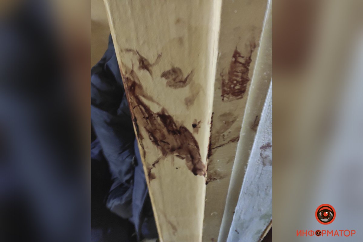 В Днепре на Поля пьяный мужчина убил свою мать: труп 4 дня пролежал в квартире 1