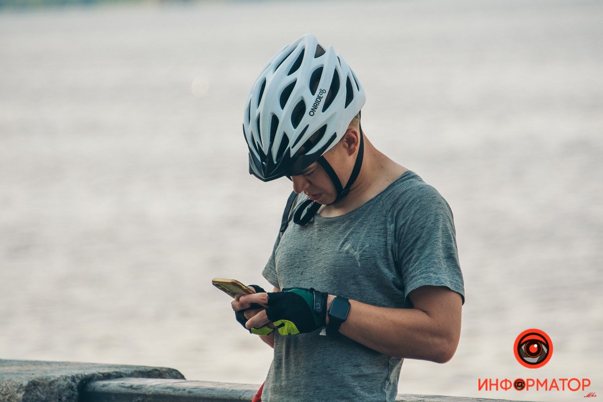 Что значит поверните направо? Там же река