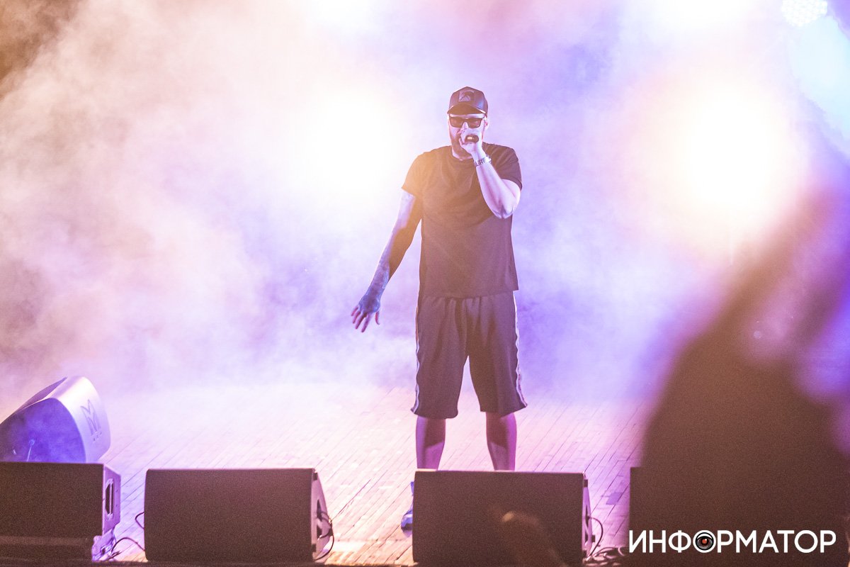 Олег Кензов на сцене Летнего театра