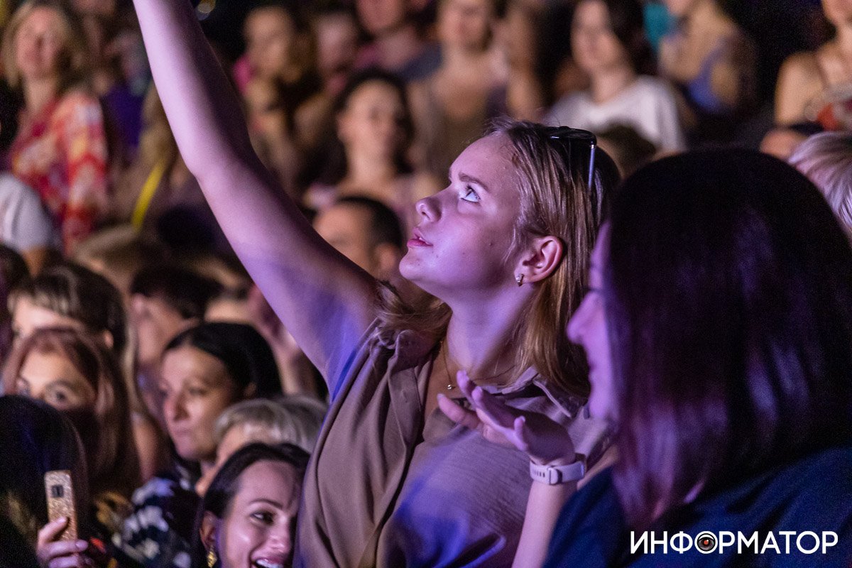 Зрители на концерте в парке Шевченко Зрители на концерте в парке Шевченко