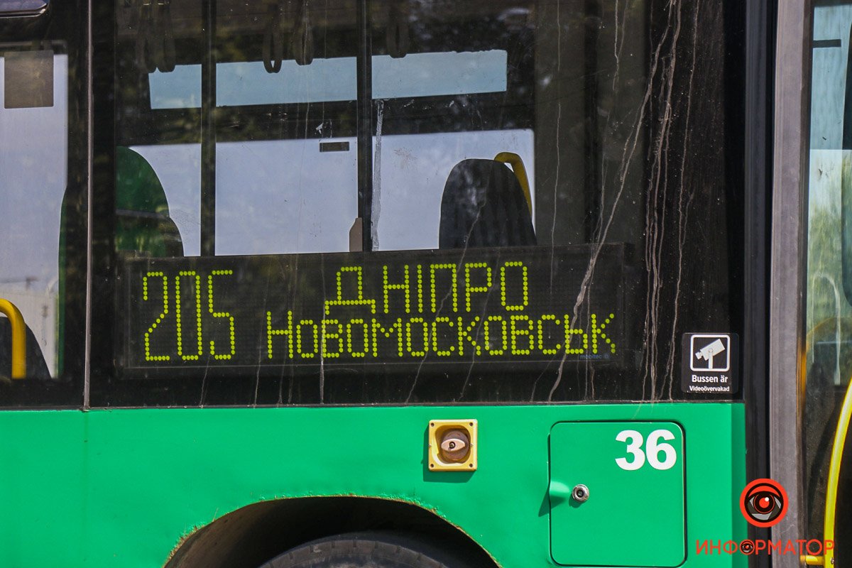 В Днепре на Слобожанском проспекте автобус №205 врезался в грузовик 5