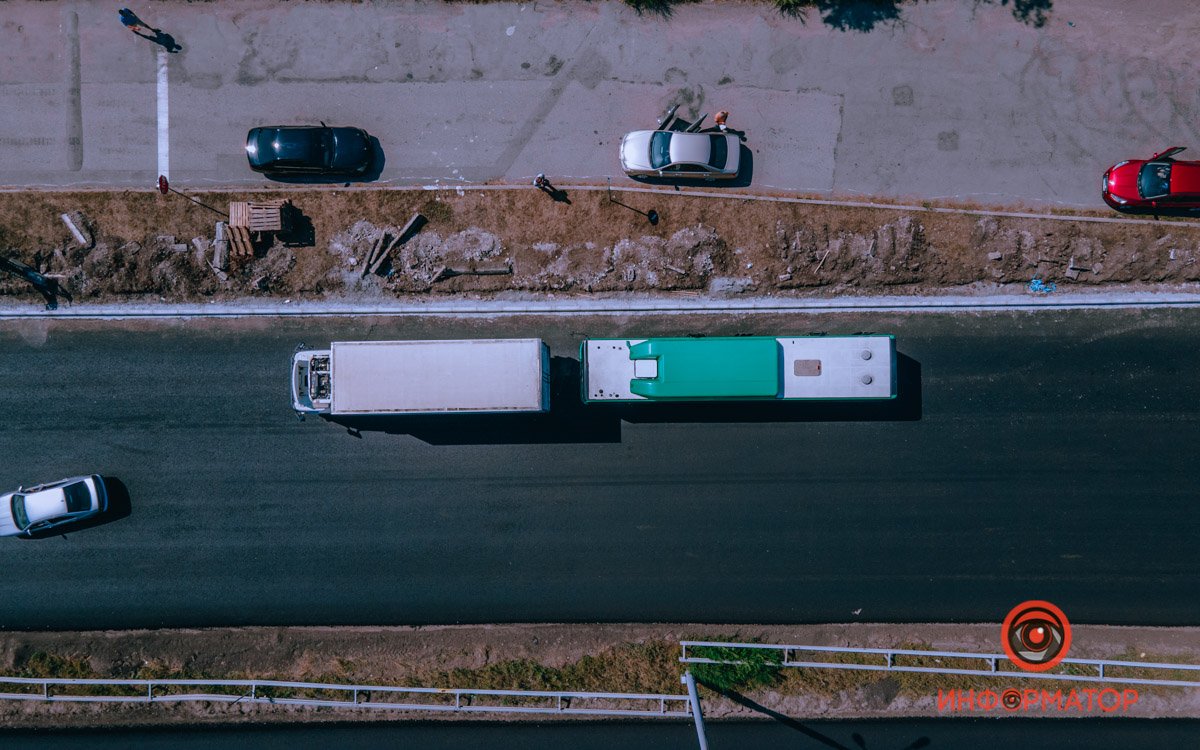 В Днепре на Слобожанском проспекте автобус №205 врезался в грузовик 14