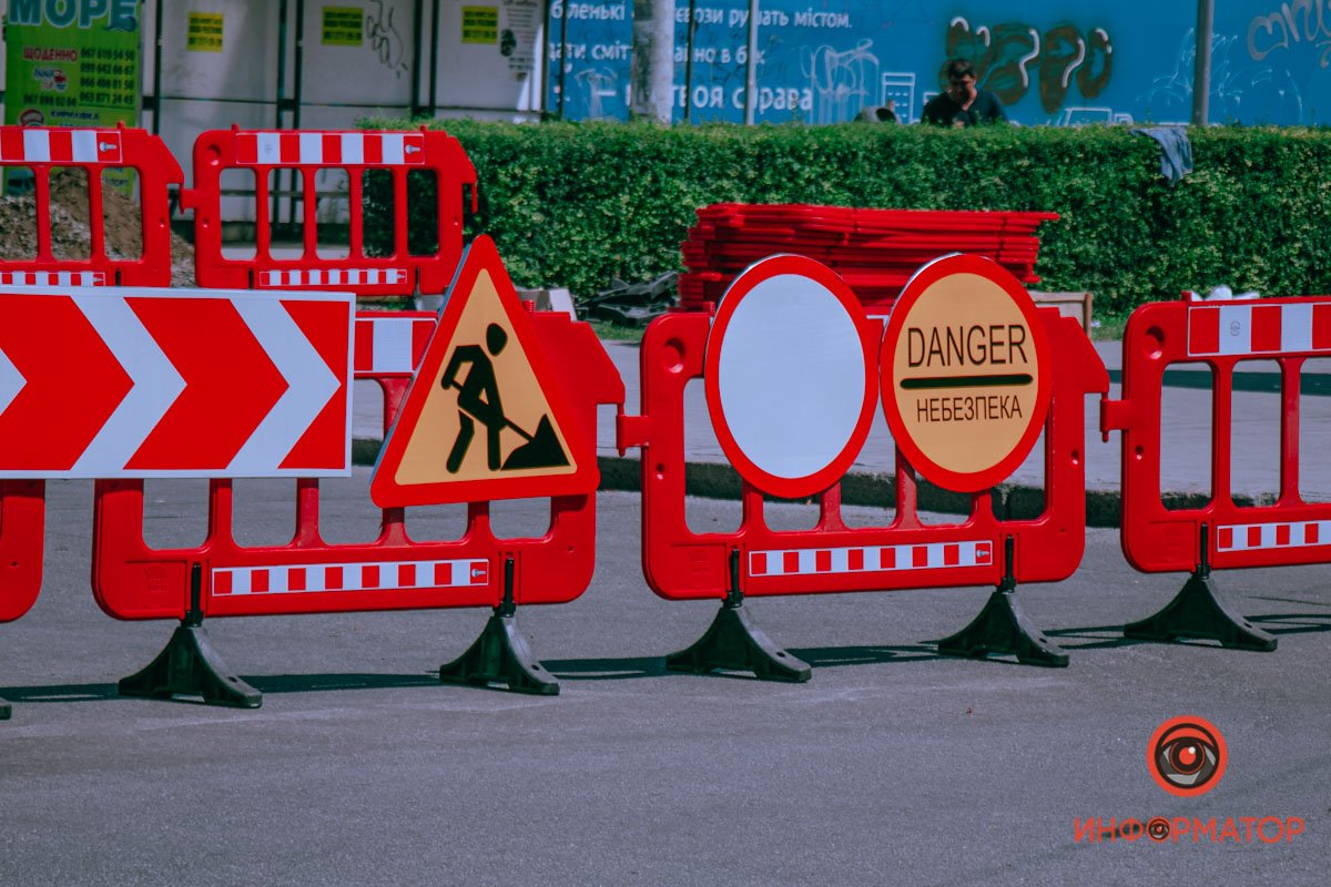 Территорию оградили специальными знаками