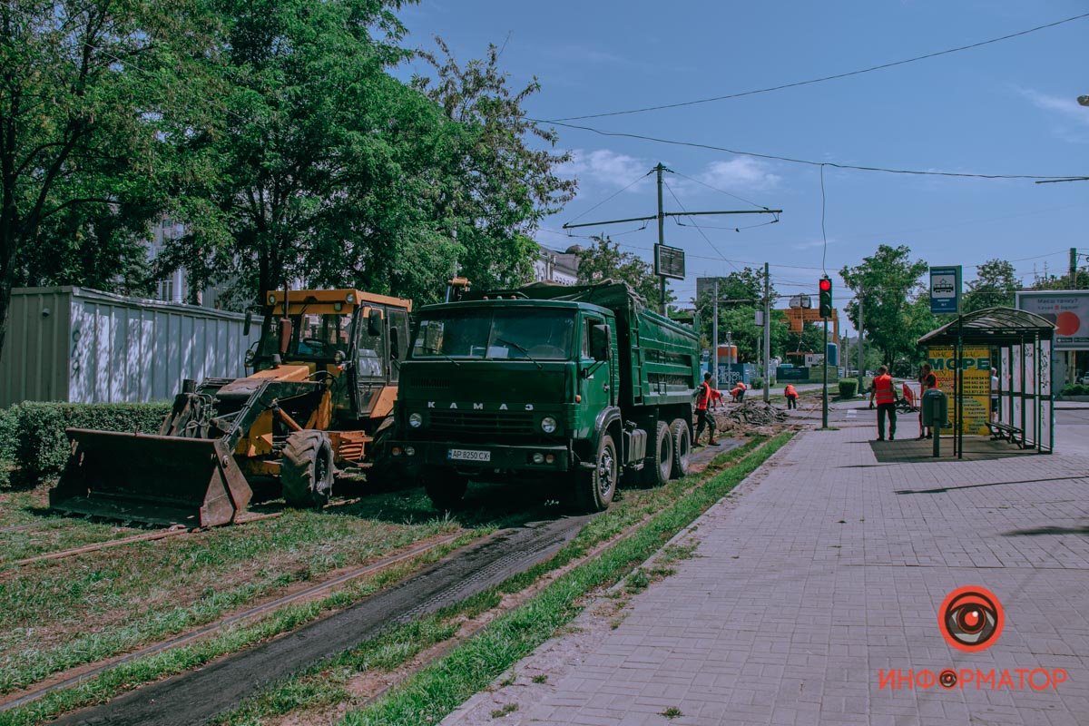 Работает спецтехника 