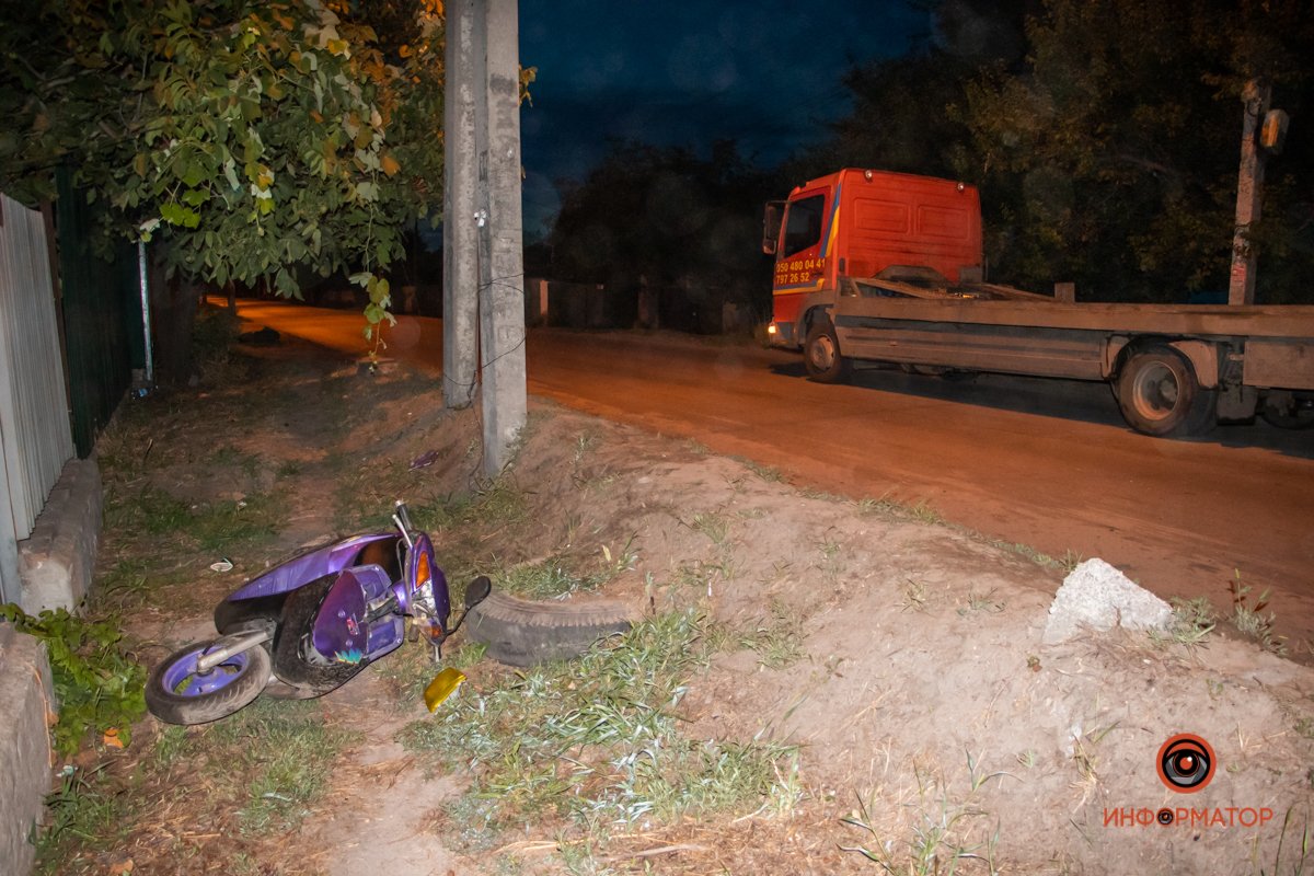 На месте работают патрульные и следователь по ДТП На месте работают патрульные и следователь по ДТП