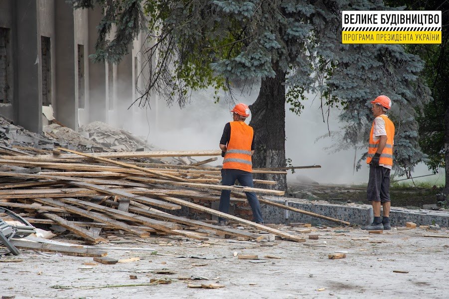 В Днепре на Слобожанском проспекте обустраивают современный центр по предоставлению административных сервисов и услуг сооцзащиты