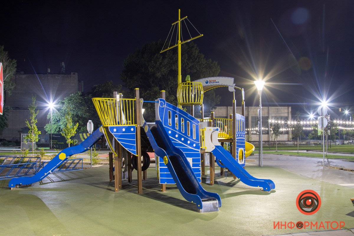 Горка словно игрушечная