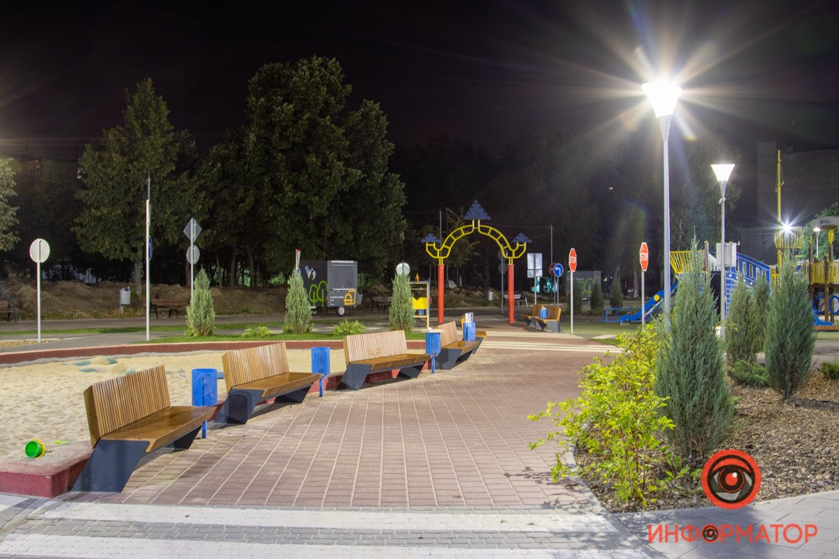 Сосчитайте, сколько лавочек на фото