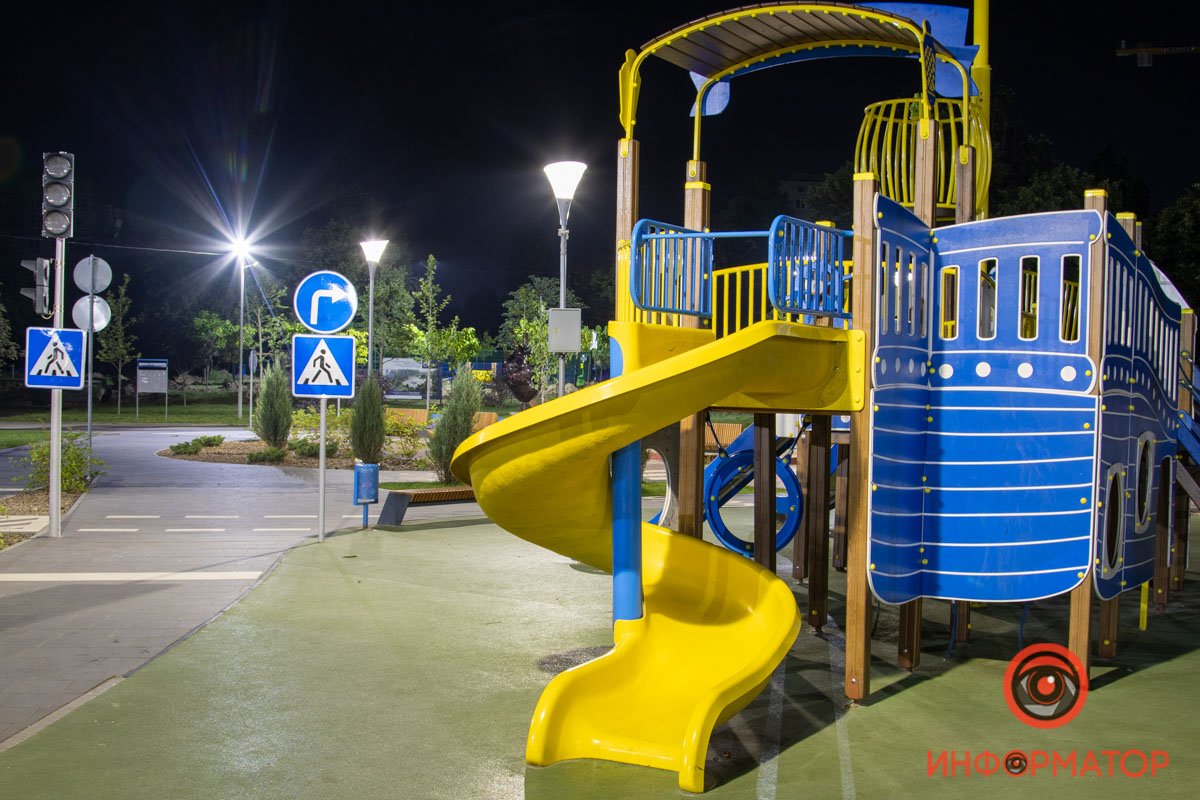 Ночью на площадке пусто, но не грустно