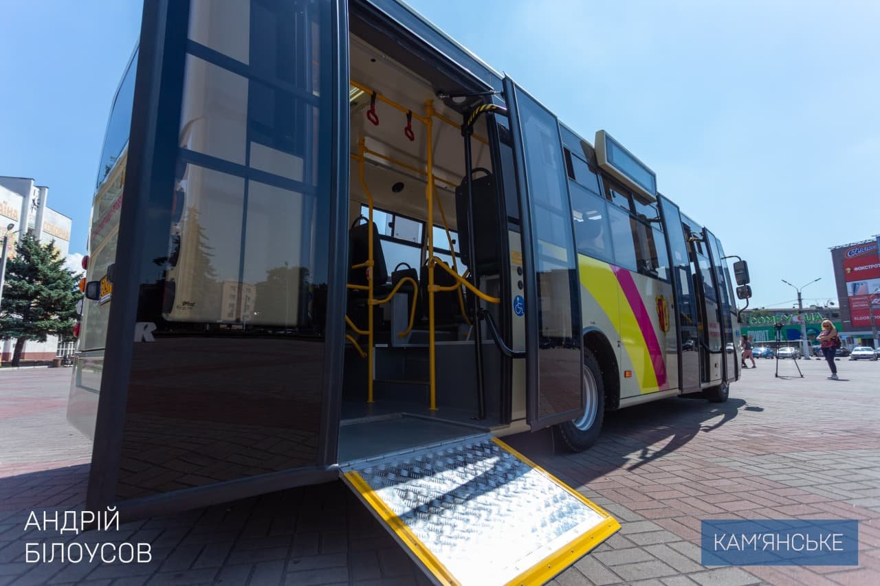 На маршруты Каменского вышли 8 новых автобусов ISUZU «Атаман» 4