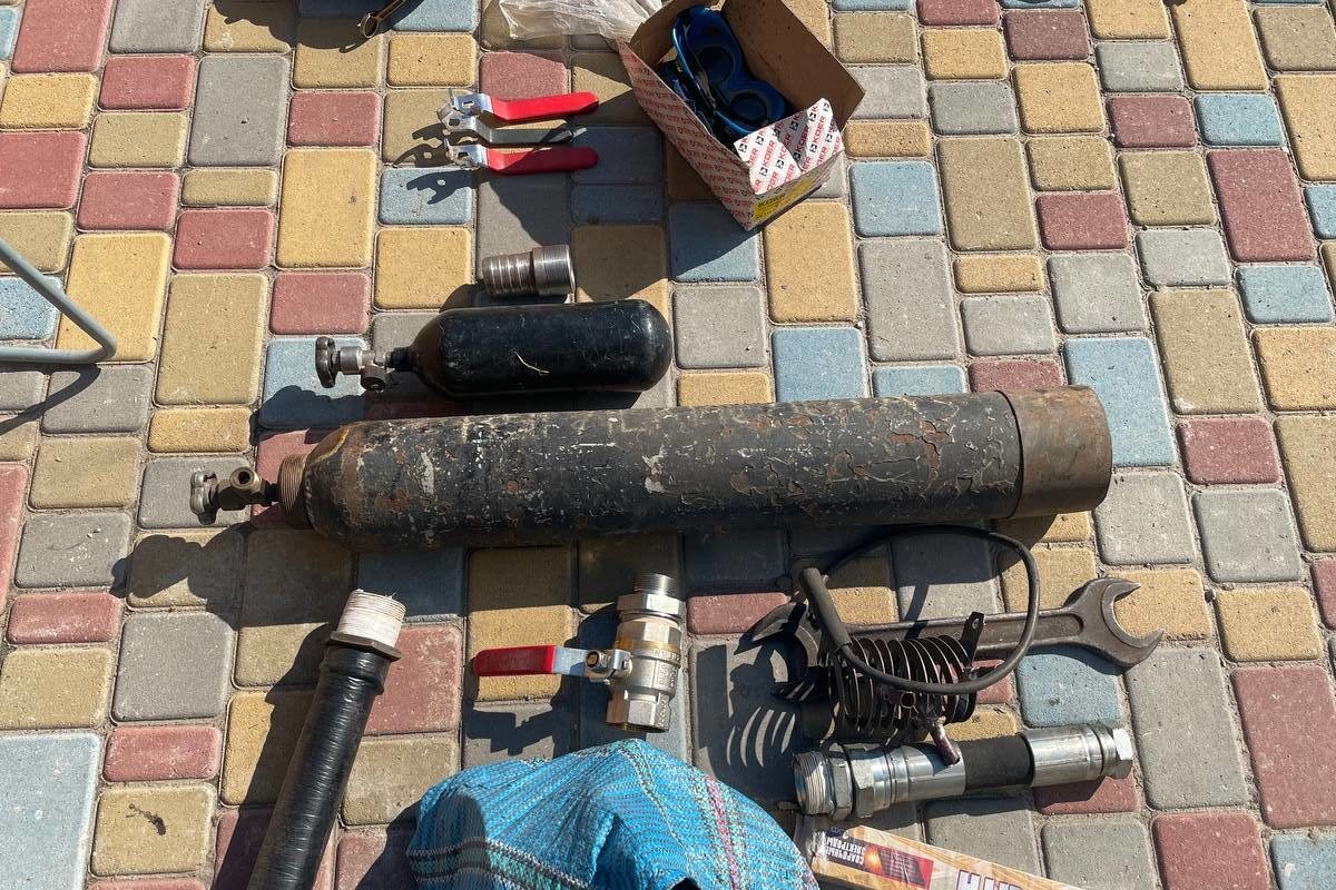Злоумышленники повредили магистральный нефтепродуктопровод и выкачивали нефть Злоумышленники повредили магистральный нефтепродуктопровод и выкачивали нефть
