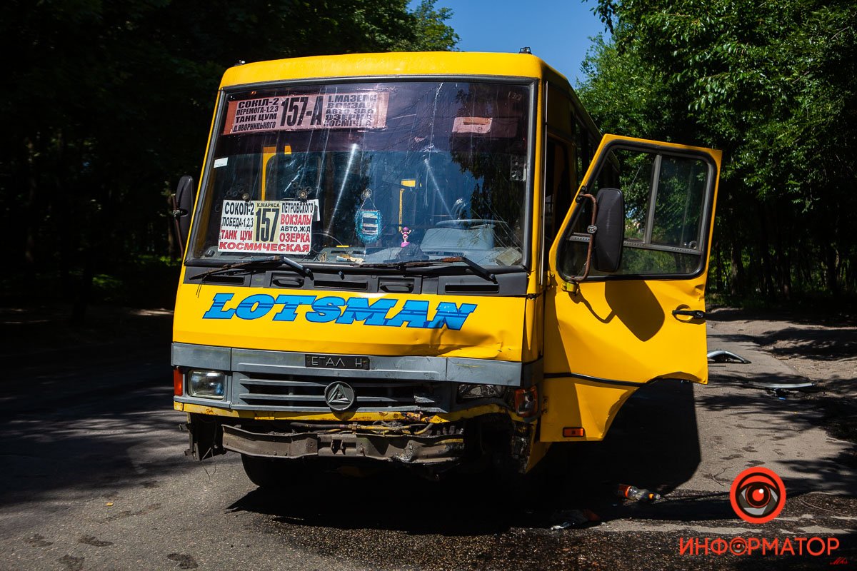Водитель автобуса выехал на полосу встречного движения Водитель автобуса выехал на полосу встречного движения