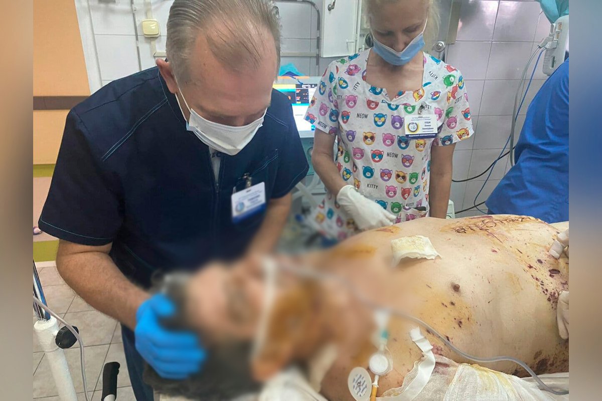 56-летнего жителя Красногоровки спасают в больнице Мечникова в Днепре