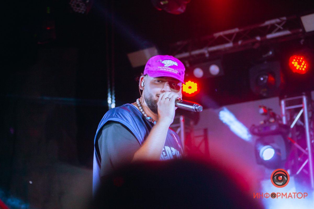 Смотрит прямо в душу Смотрит прямо в душу