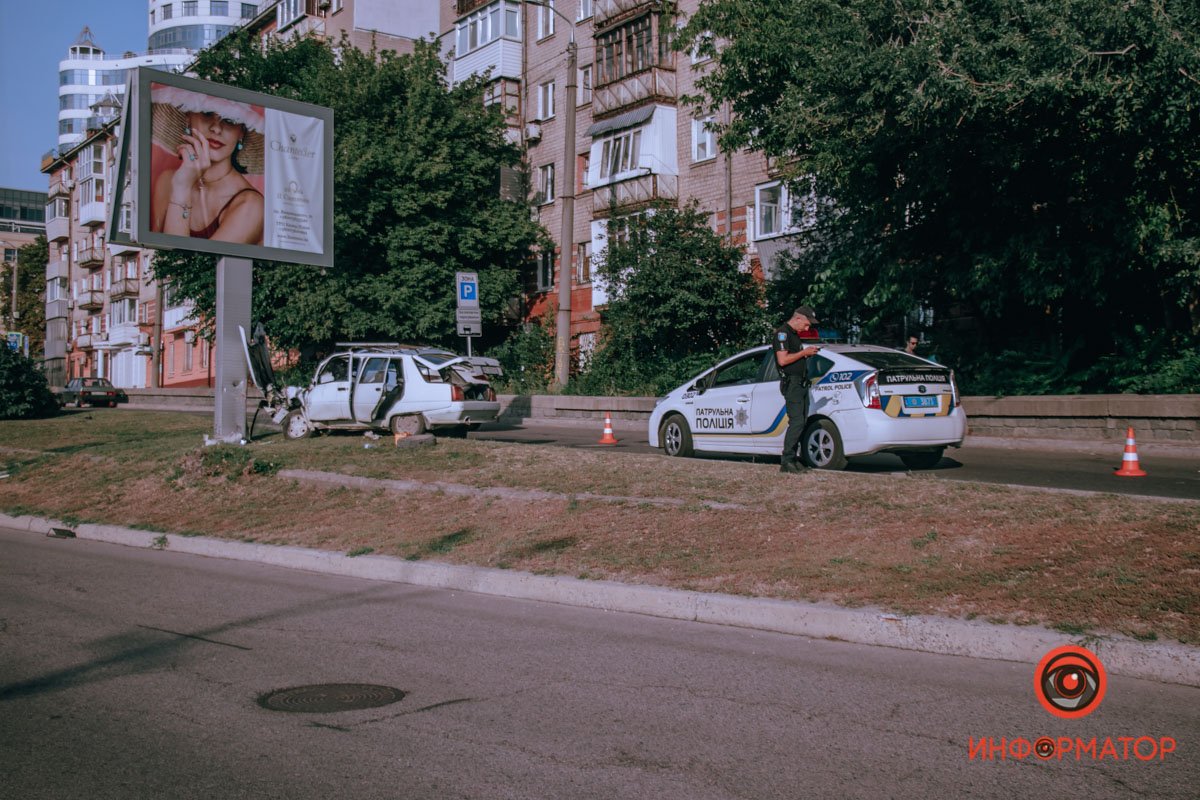 На месте аварии работали медики, полицейские и спасатели На месте аварии работали медики, полицейские и спасатели