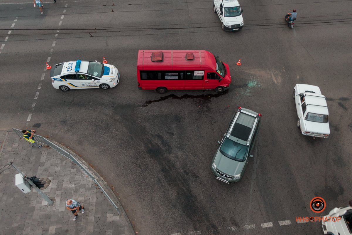 Водитель маршрутки, а также женщина и мужчина из Nissan от госпитализации отказались Водитель маршрутки, а также женщина и мужчина из Nissan от госпитализации отказались