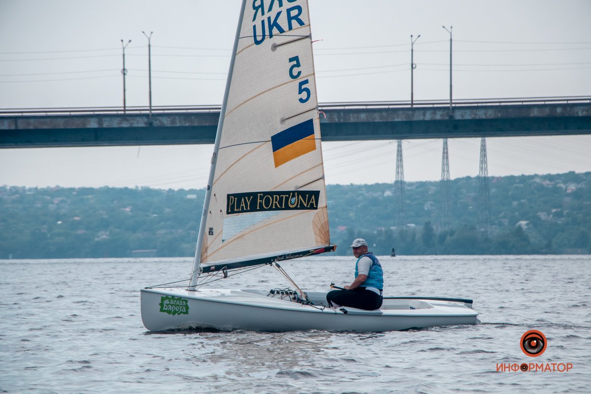 Старт обязательно проводят против ветра