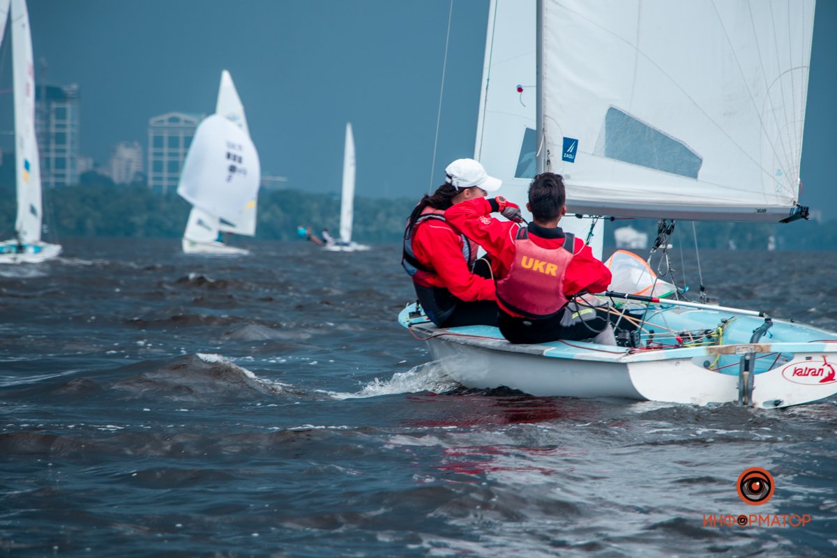 Разница в возрасте самого молодого и самого старшего участника - 30 лет