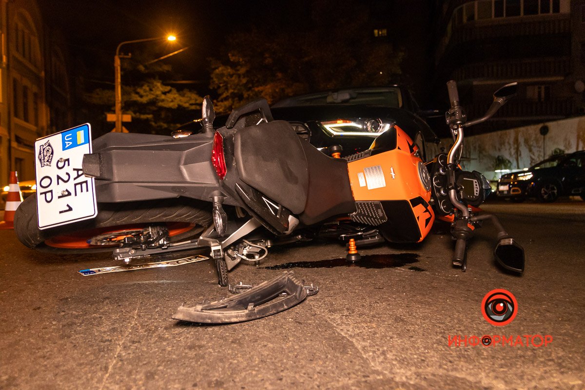 ДТП с байком на перекрестке Шевченко и Грушевского ДТП с байком на перекрестке Шевченко и Грушевского