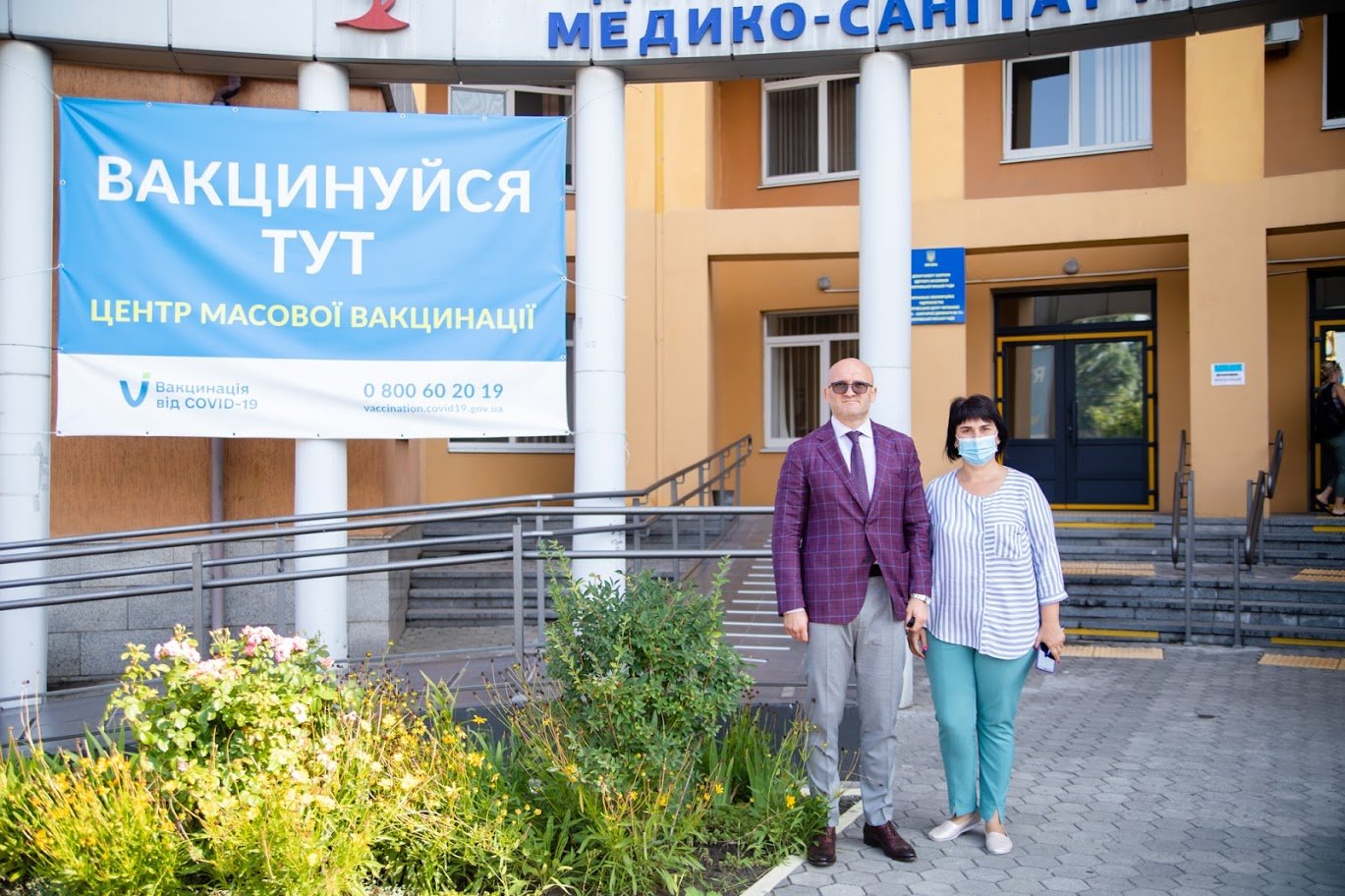 10 центров массовой вакцинации от COVID-19 в Днепре проинспектировали заместители председателя облгосадминистрации 6