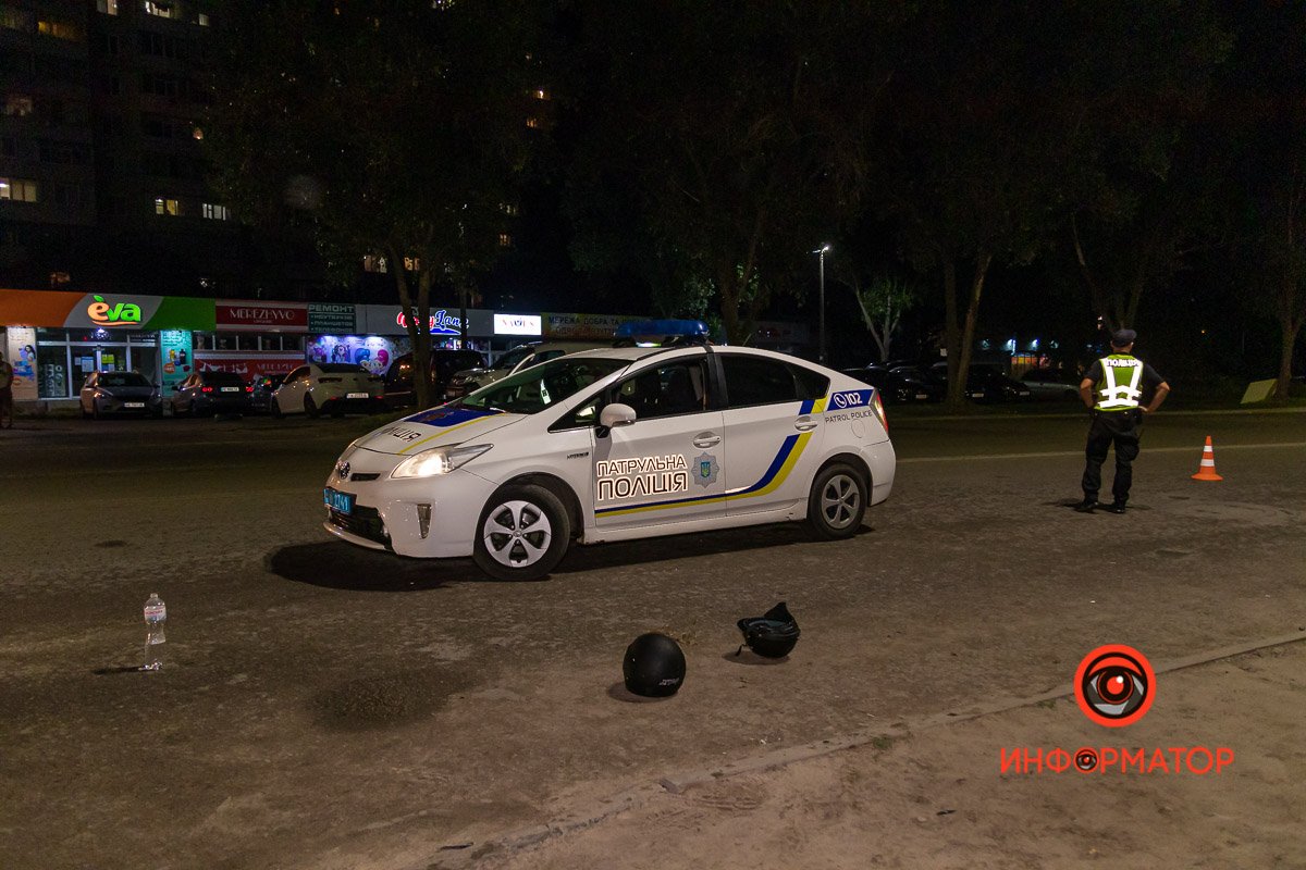 В Днепре на Метростроевской Chevrolet сбил пару на скутере 1