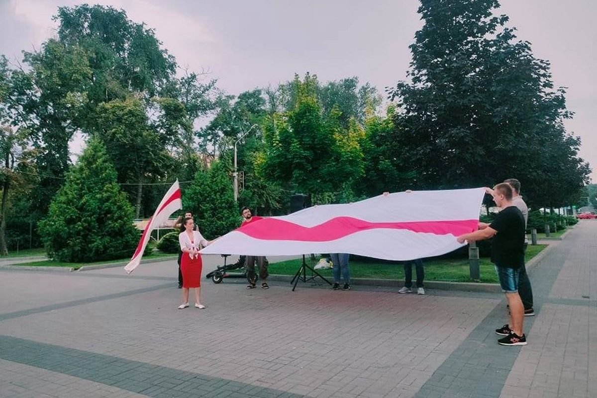 В Днепре прошла акция в поддержку белорусов, которые выступают против режима Лукашенко 2
