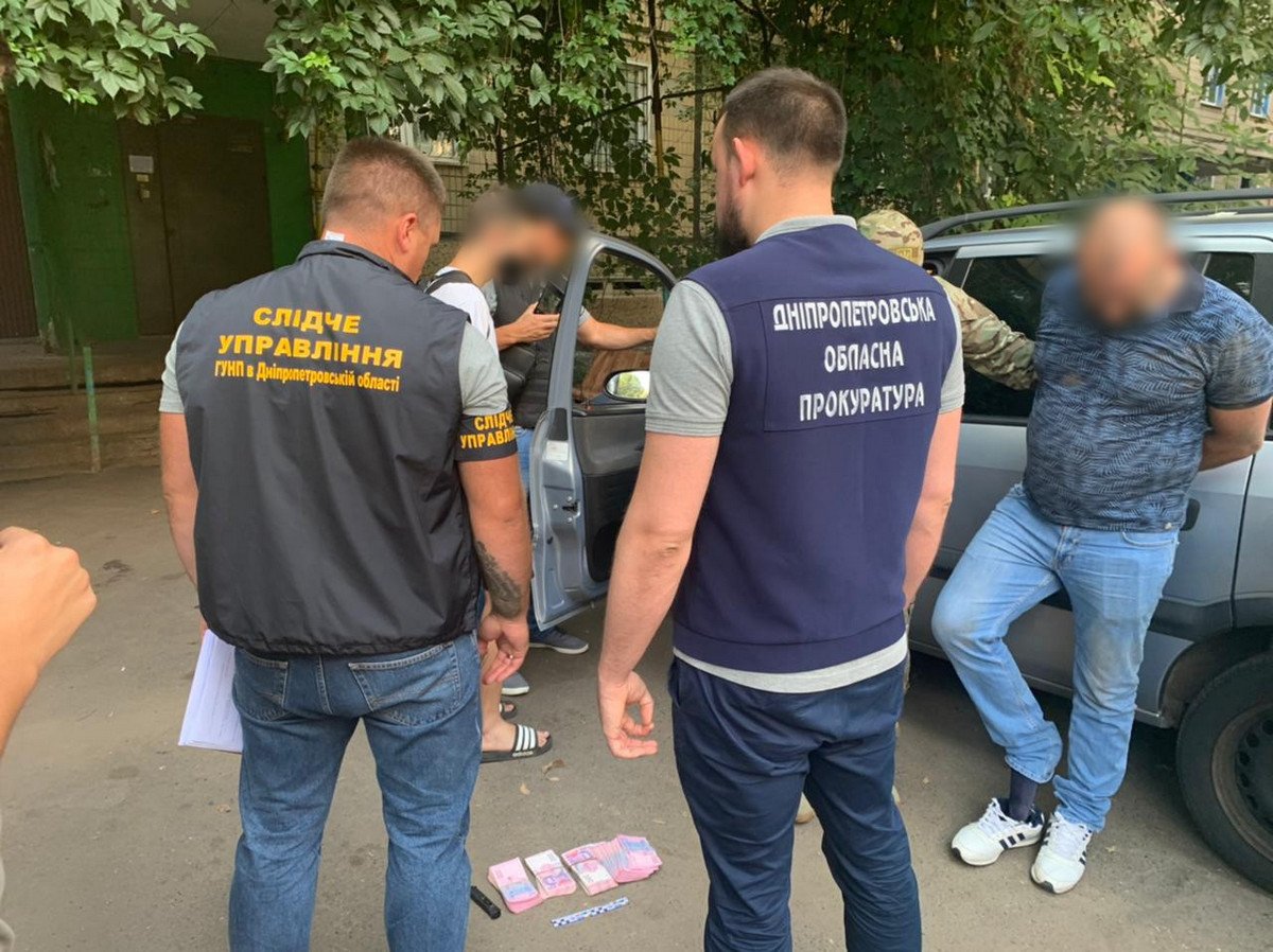 Во время очередной встречи предпринимателю нанесли несколько неглубоких ударов ножом Во время очередной встречи предпринимателю нанесли несколько неглубоких ударов ножом