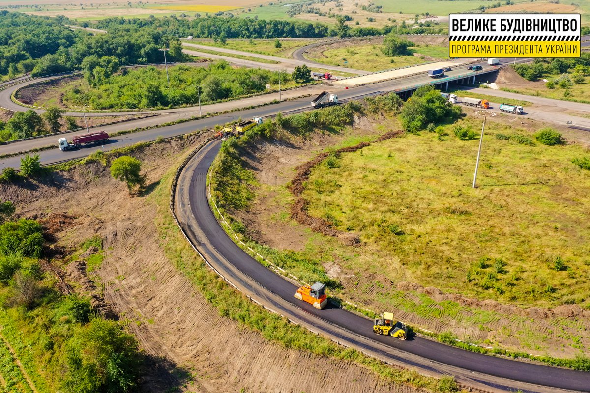 Обновляют мосты, развязки, дорожное покрытие: на трассе между Днепром и Павлоградом продолжается масштабный ремонт 1