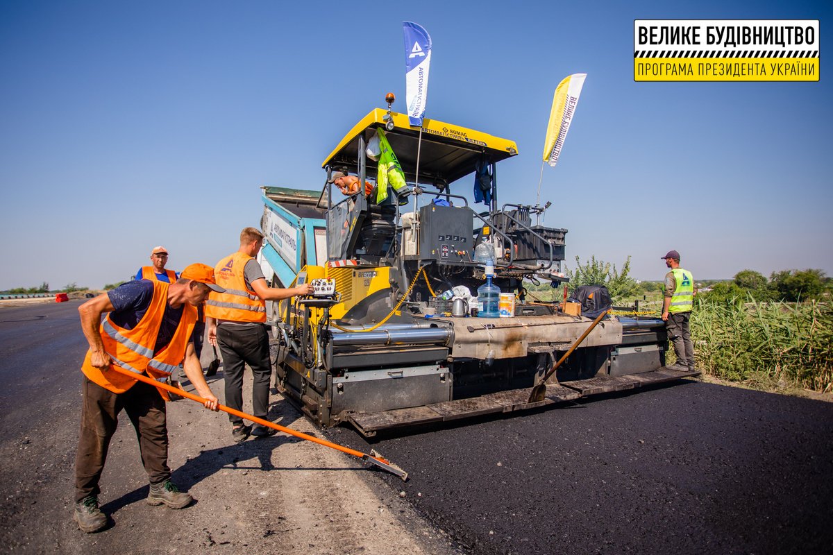 Обновляют мосты, развязки, дорожное покрытие: на трассе между Днепром и Павлоградом продолжается масштабный ремонт 13