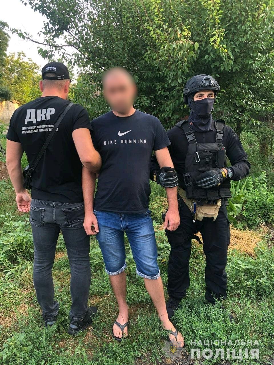 34-летний житель Запорожской области сформировал преступную организацию, которая систематически грабила грузовые вагоны "Приднепровской железной дороги"