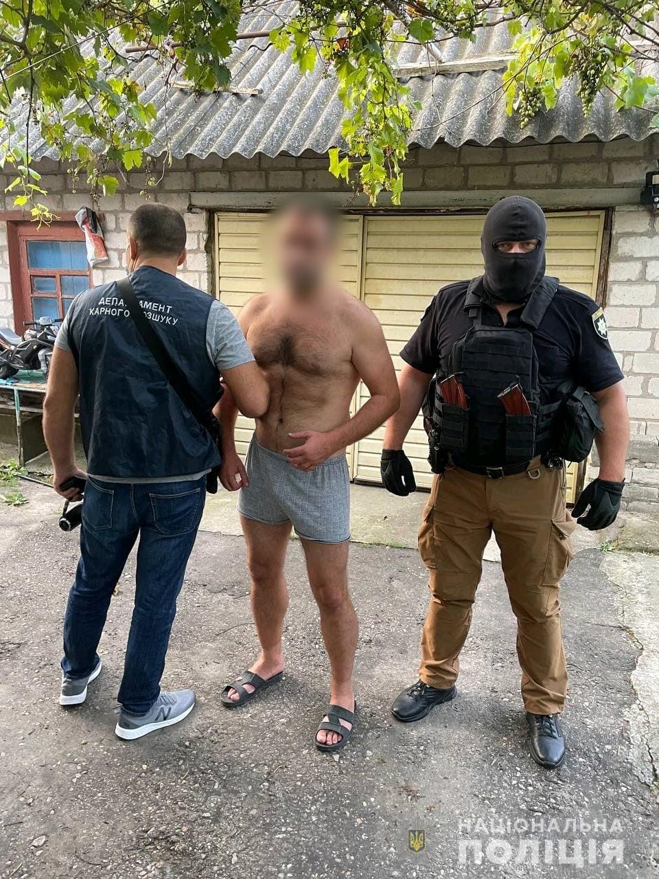 Также злоумышленники "сотрудничали" с работниками военизированной охраны