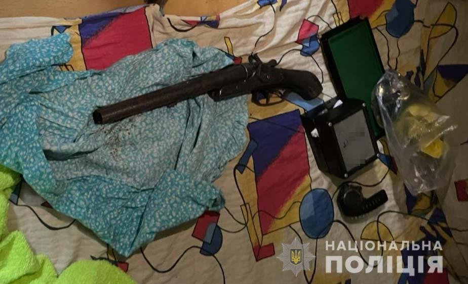 Они проникали рано утром в павильоны через двери и воровали деньги из касс, сейфы и другие ценности Они проникали рано утром в павильоны через двери и воровали деньги из касс, сейфы и другие ценности