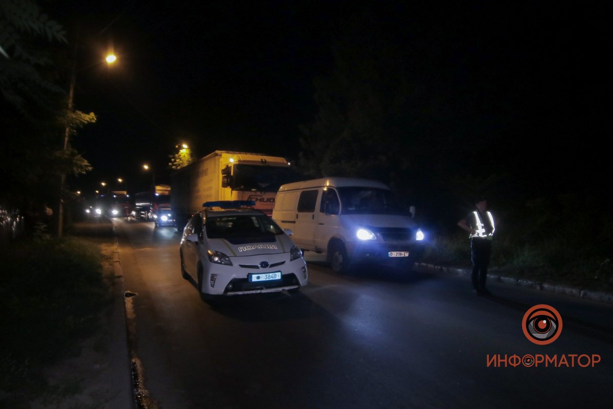 В Днепре на Гвардейской Mercedes врезался в Suzuki и вылетел на обочину: пострадало 2 человека 3
