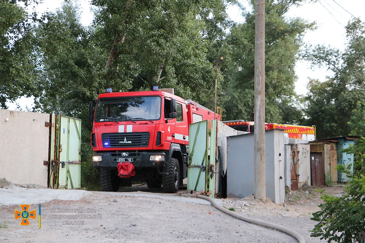 К ликвидации привлекли 12 человек личного состава и 3 единицы пожарно-спасательной техники К ликвидации привлекли 12 человек личного состава и 3 единицы пожарно-спасательной техники