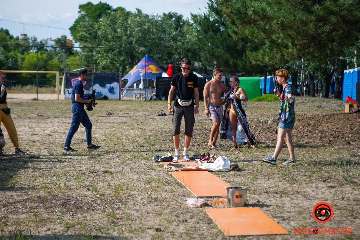 Уверенно держится Уверенно держится