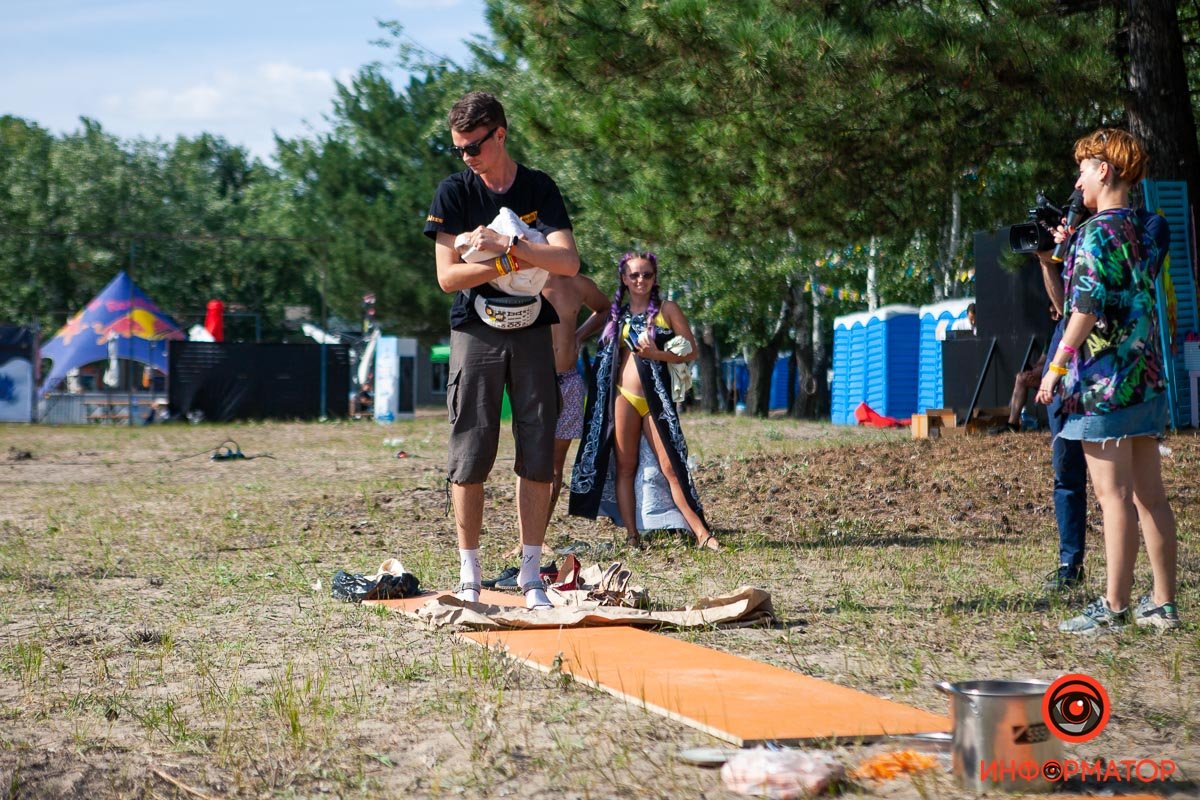 Успокоил малыша Успокоил малыша