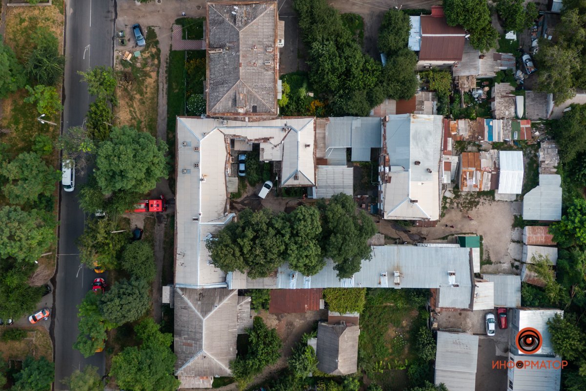 На место прибыли ГСЧС, полиция, медики и служба газа