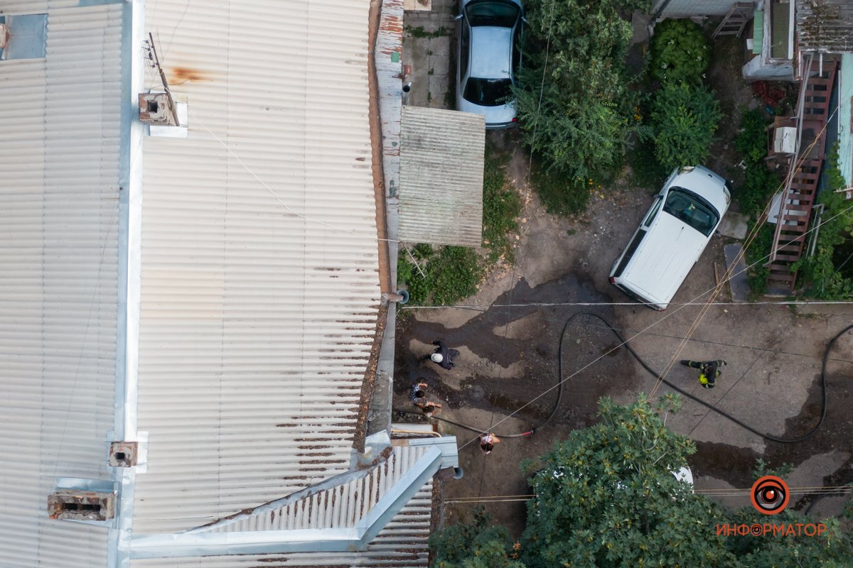 Сейчас в квартире работают специалисты службы газа